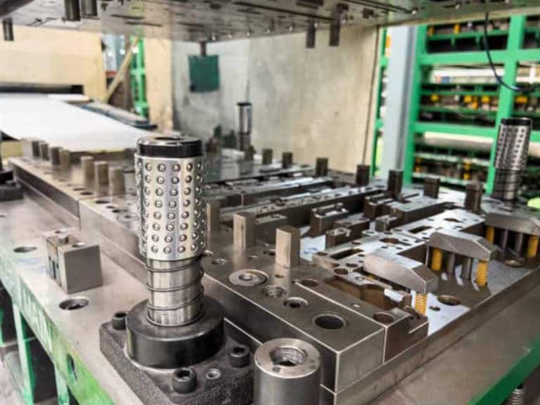 Qu'est-ce que l'emboutissage progressif